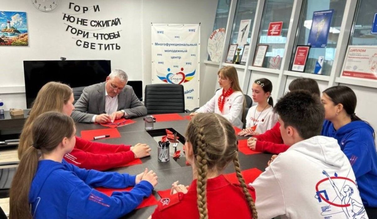     Участники акции "Полотно Победы". Источник: donland.ru Автор фото: Правительства Ростовской области