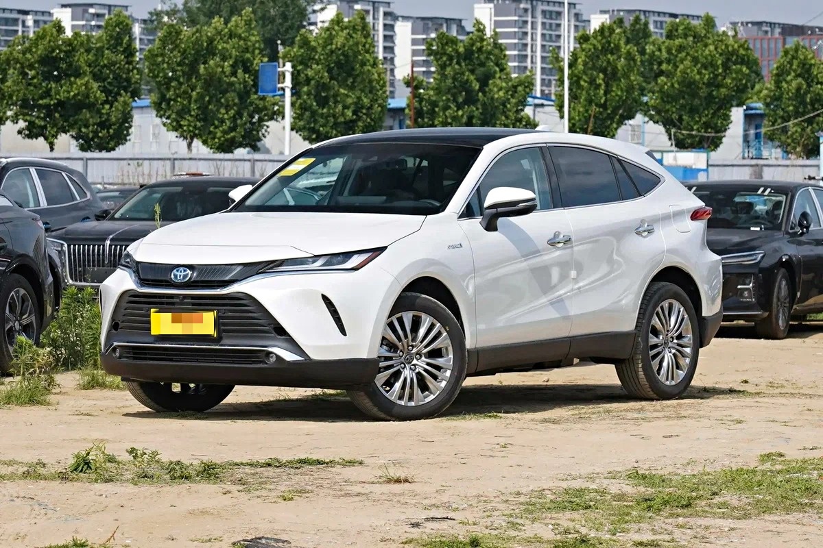 В России появился новый надежный кроссовер Toyota Harrier: «атмосферник» на 171 л.с. симпатичный дизайн и большой набор ассистентов