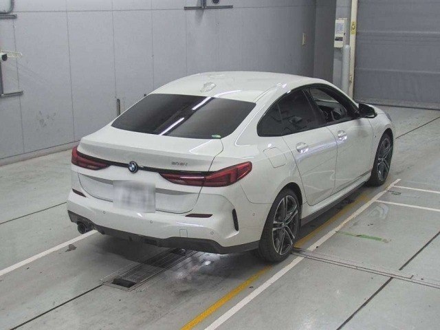 BMW 2 Series 218i M Sport 2021 - вид сзади