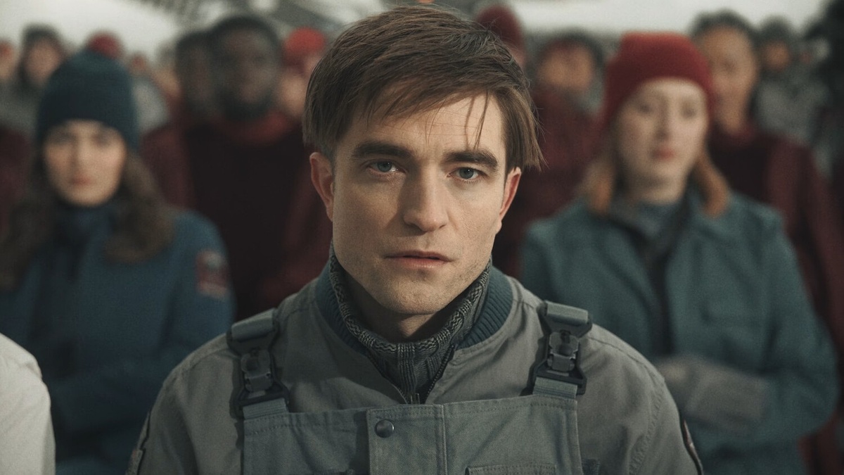 Кадр из фильма «Микки 17», 2025 год, режиссер Пон Джун-хо