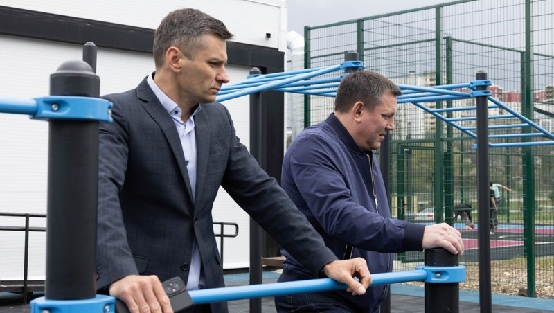    Олег Борзов проинспектировал строительство спортплощадки Фото: минспорт СК