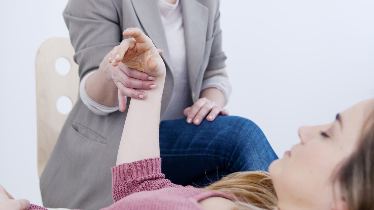 Гипноз. Работа с психологом через гипнопрактики. Избавление от вредных привычек