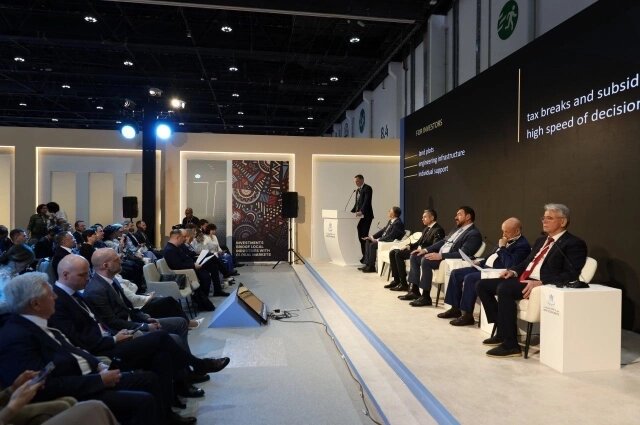    Павел Малков на инвестиционном форуме в АОЭ Фото: Telegram Павла Малкова