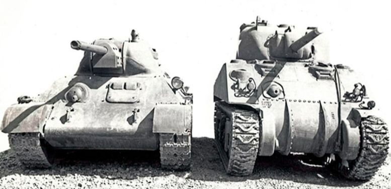 Танки Т-34 (образца 1940 года) и M4 "Шерман" на Абердинском танкодроме (США) в 1943 году