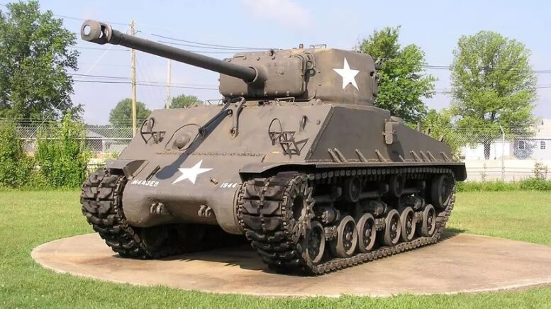 Американский танк M4 "Шерман", построено 49 тысяч единиц (1942-1945 гг.), мааса - 30 т. 