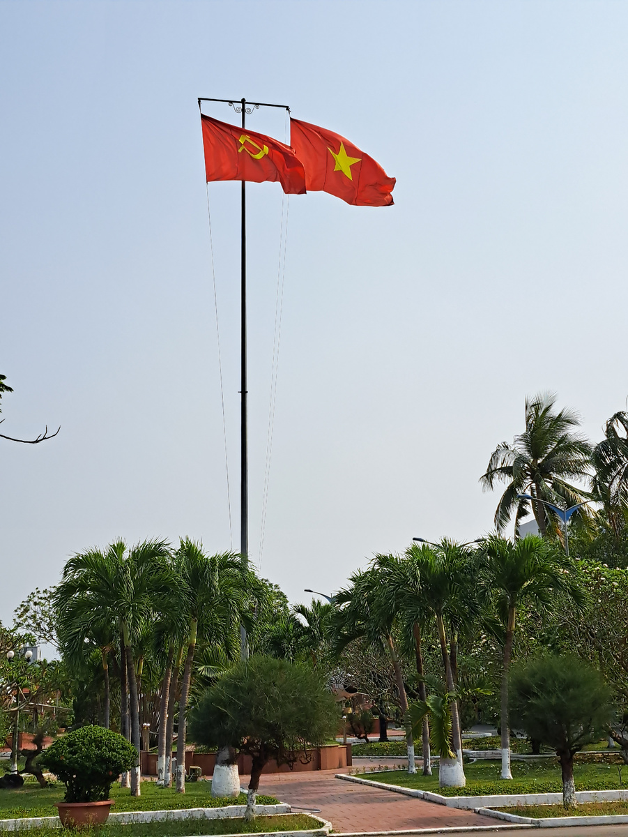 Флаг КПВ и Вьетнама