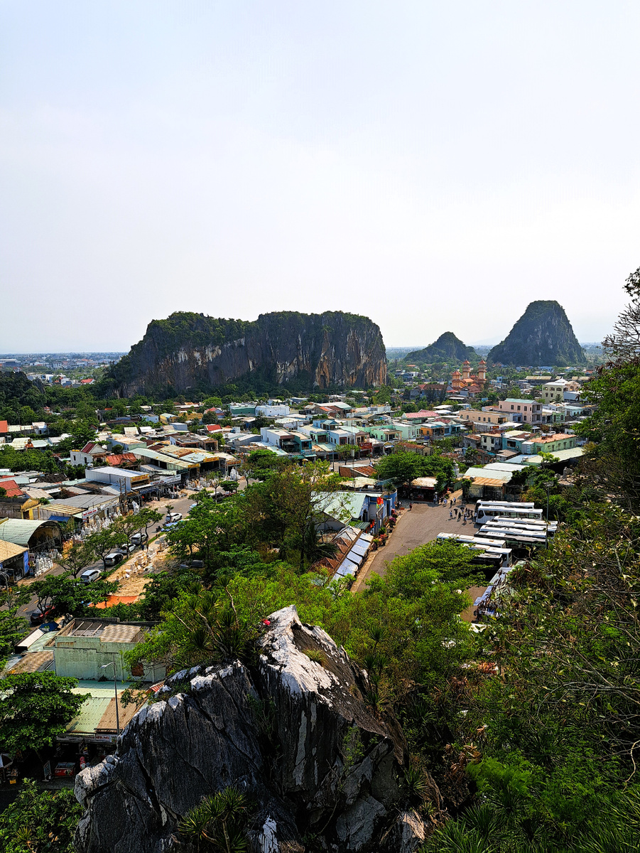 Мраморные горы. Вид с горы Thủy Sơn