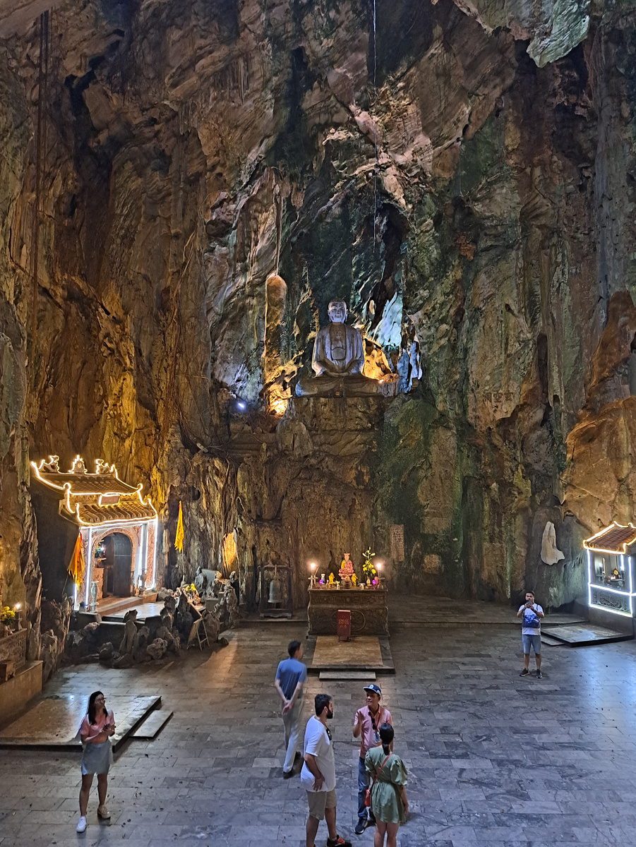 Пещера Хюен Кхонг