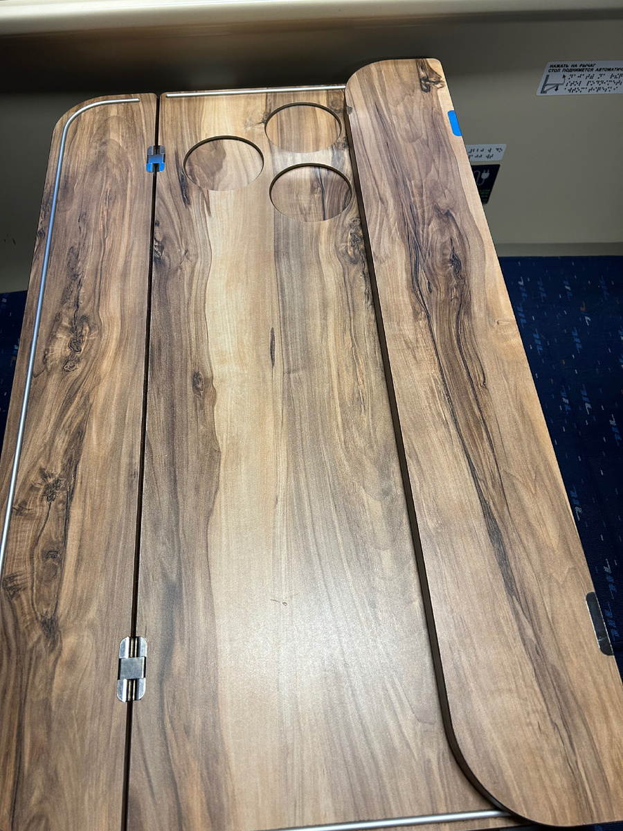 Вот он. Прекрасный и удобный складной стол.