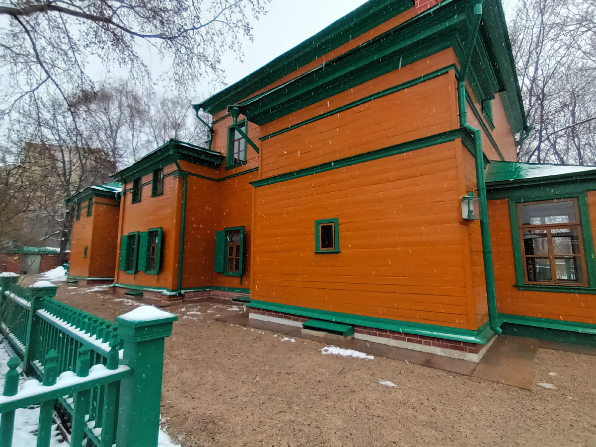 Вид дома с улицы Льва Толстого, 