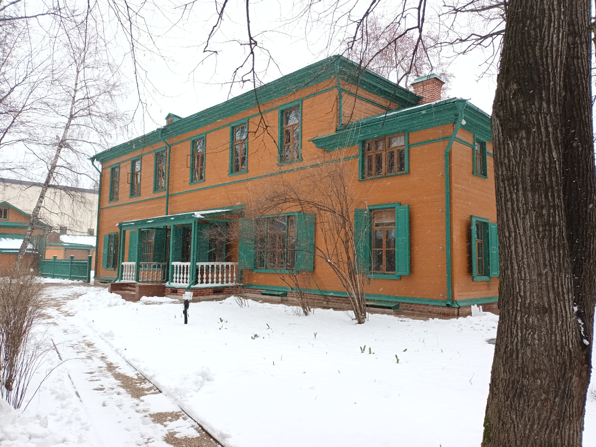 Вид со стороны сада