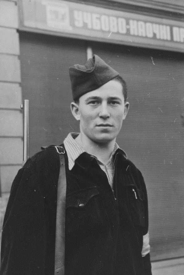 Рисунок 2. Шуцман с мелкашкой [7].