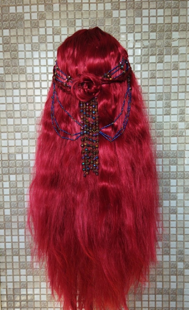 Украшение из бисера и стеклянных бусин