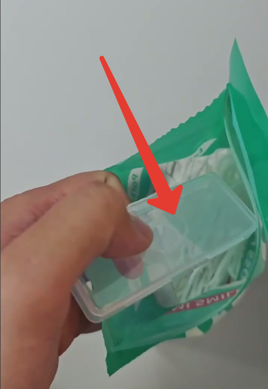 добавили в комплект футляр для хранения с собой 