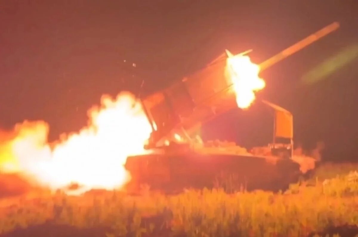    Дрон на оптоволокне заснял прилеты снарядов ТОС с близкого расстояния