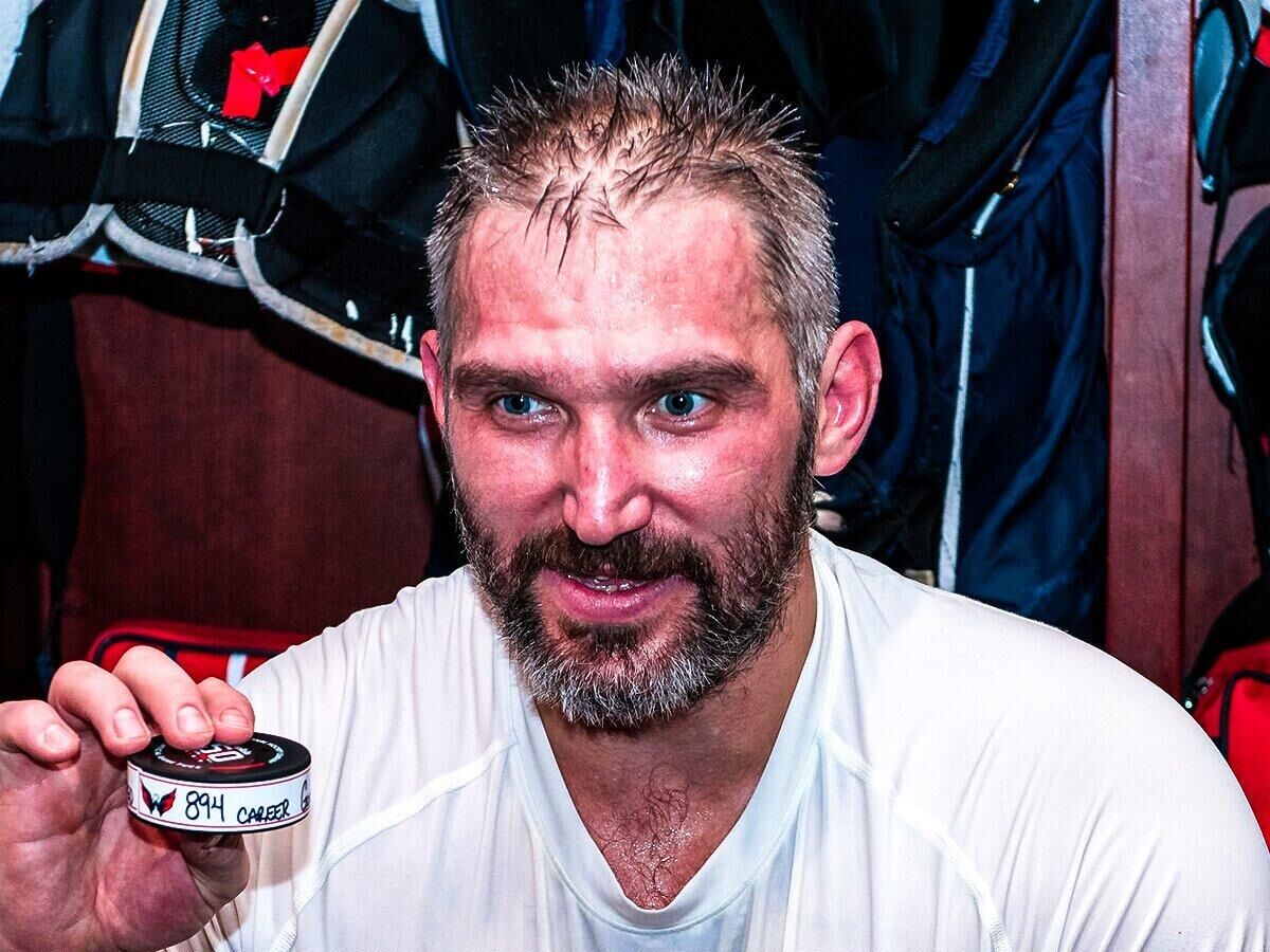    Александр Овечкин в раздевалке после матча "Вашингтон" - "Чикаго"© Фото : x.com/capitals