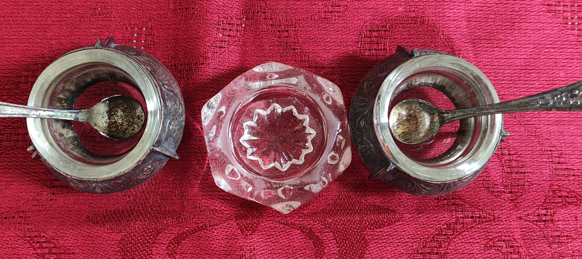 Мельхиоровые солонки СССР, стеклянная солонка фабрики Мальцова начала 20 века