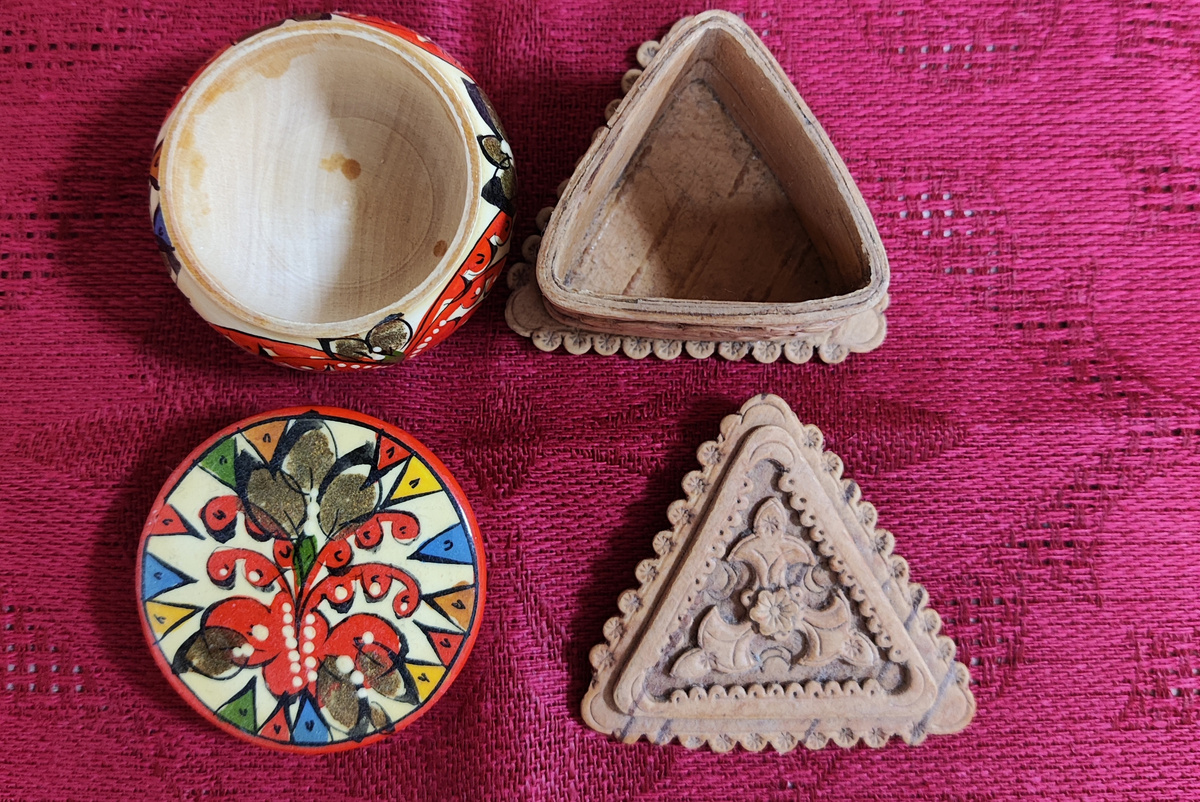 Деревянная и берестяная солонки