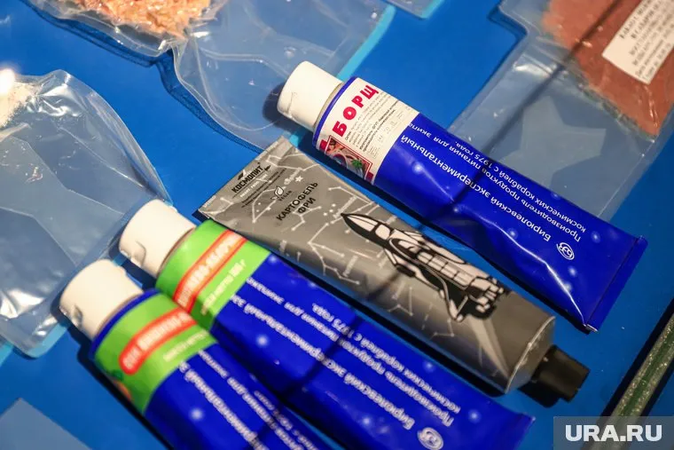 До начала 90-х годов космонавты в основном питались едой из алюминиевых туб
Фото: Размик Закарян © URA.RU