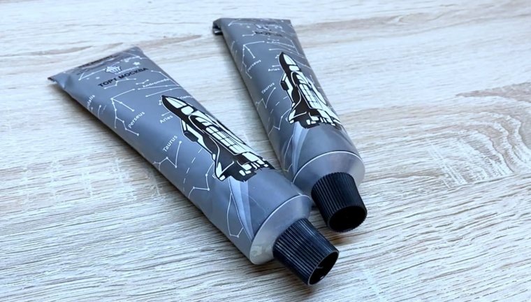 Перед употреблением тубу нужно встряхнуть
Фото: URA.RU