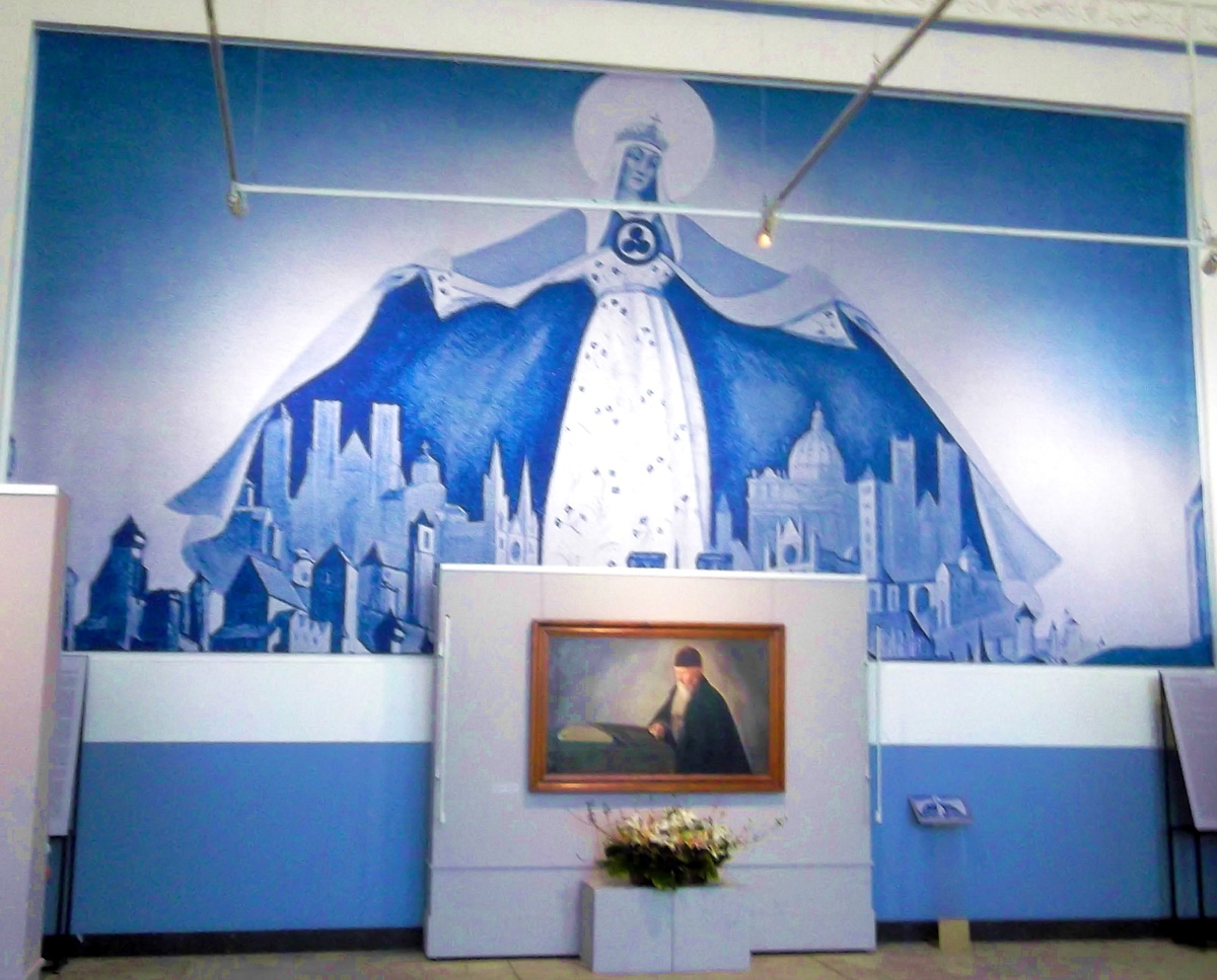 Внутри Павильона №13 ВДНХ, Москва. Фото автора