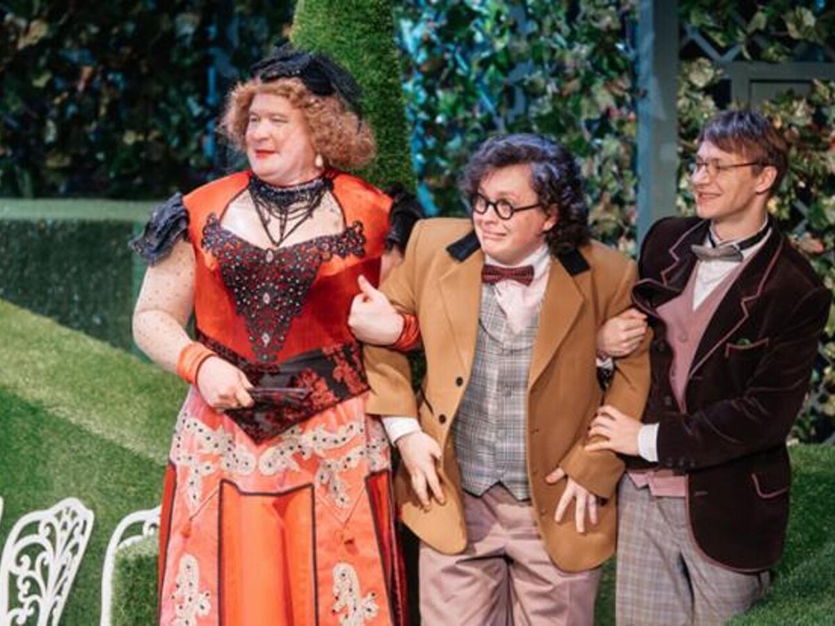 Современная постановка произведения "Тетка Чарлея" в театре на Трубной