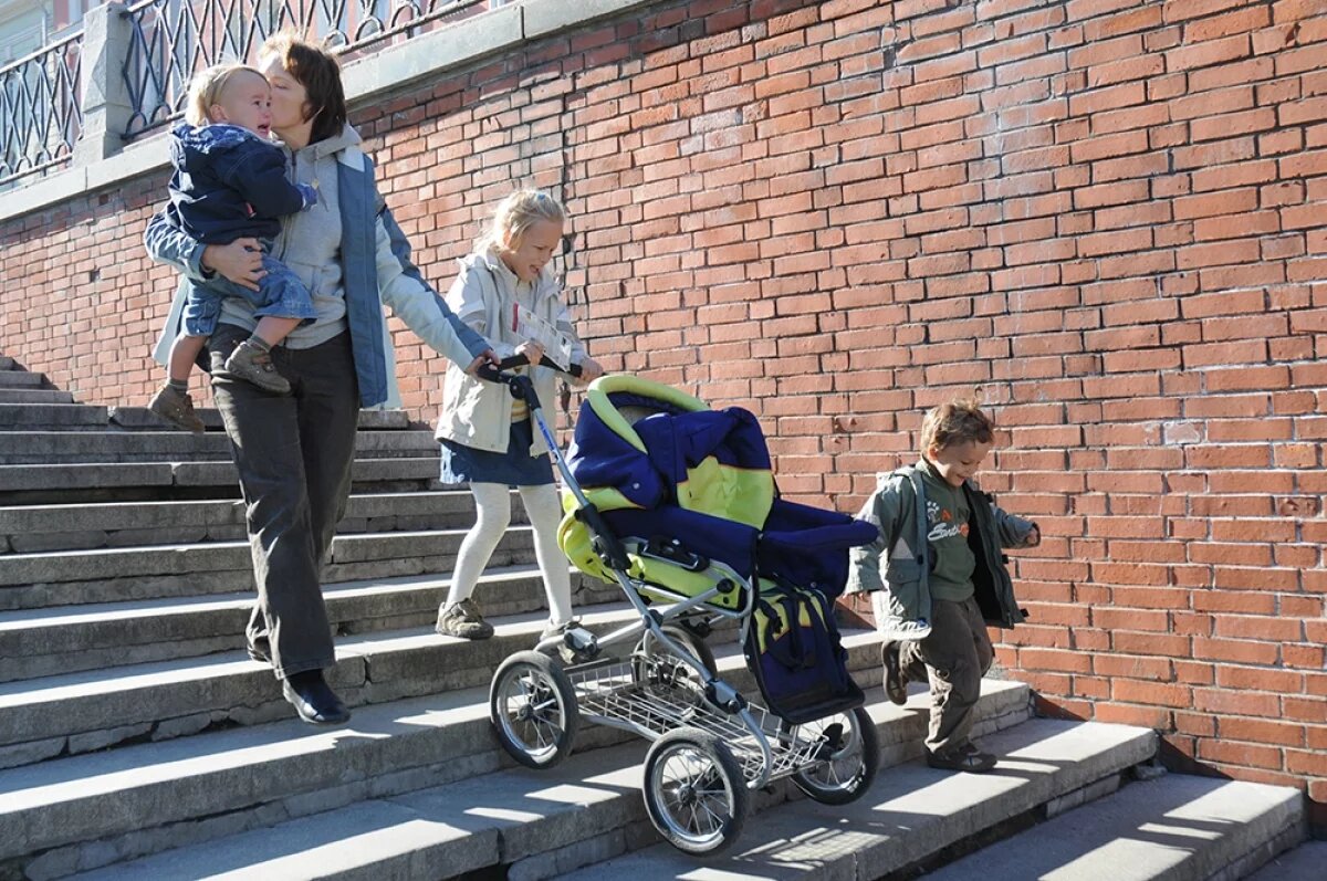    Дети, конечно, счастье. Но вместе с тем и груз забот. Далеко не для всех он оказывается посильным, а помощь государства очень ограниченна.