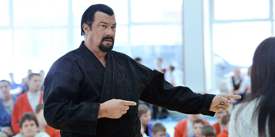 10 апреля родился Стивен Сигал. На открытие школы боевых искусств в Москве (фото Матч ТВ)