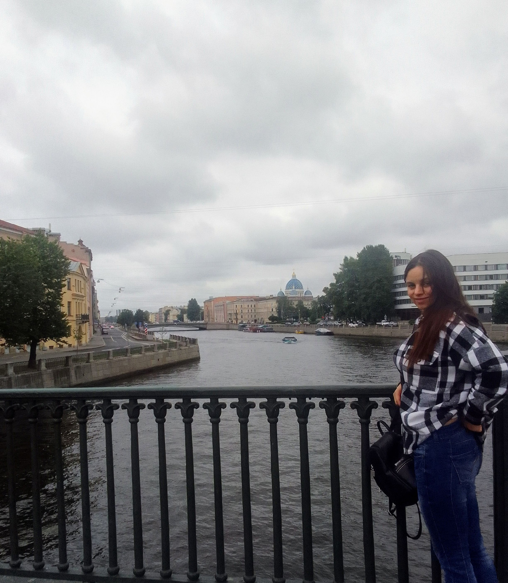 р. Фонтанка, архивное фото 2023. Голубой купол - Троицкий собор.