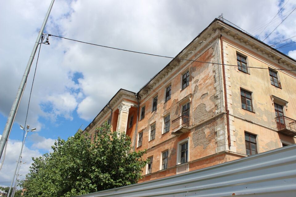    Здание бывшей гостиницы "Алей". Источник: Евгения Скаредова