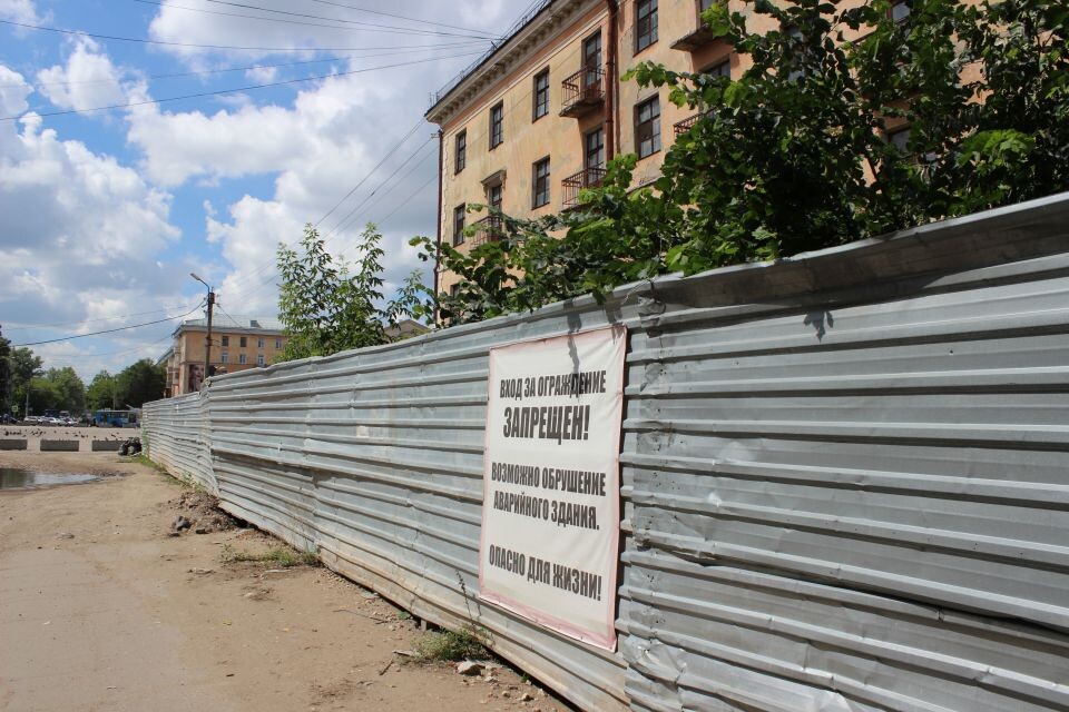    Аварийное здание бывшей гостиницы "Алей". Источник: Евгения Скаредова