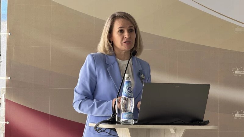     Наталья Оськина, министр социальной защиты Алтайского края Федор Позников