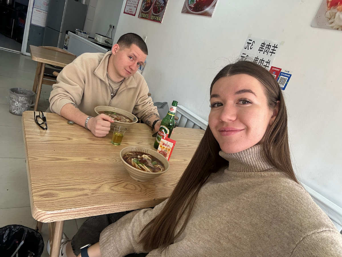 Это мы объедаемся лапшичкой