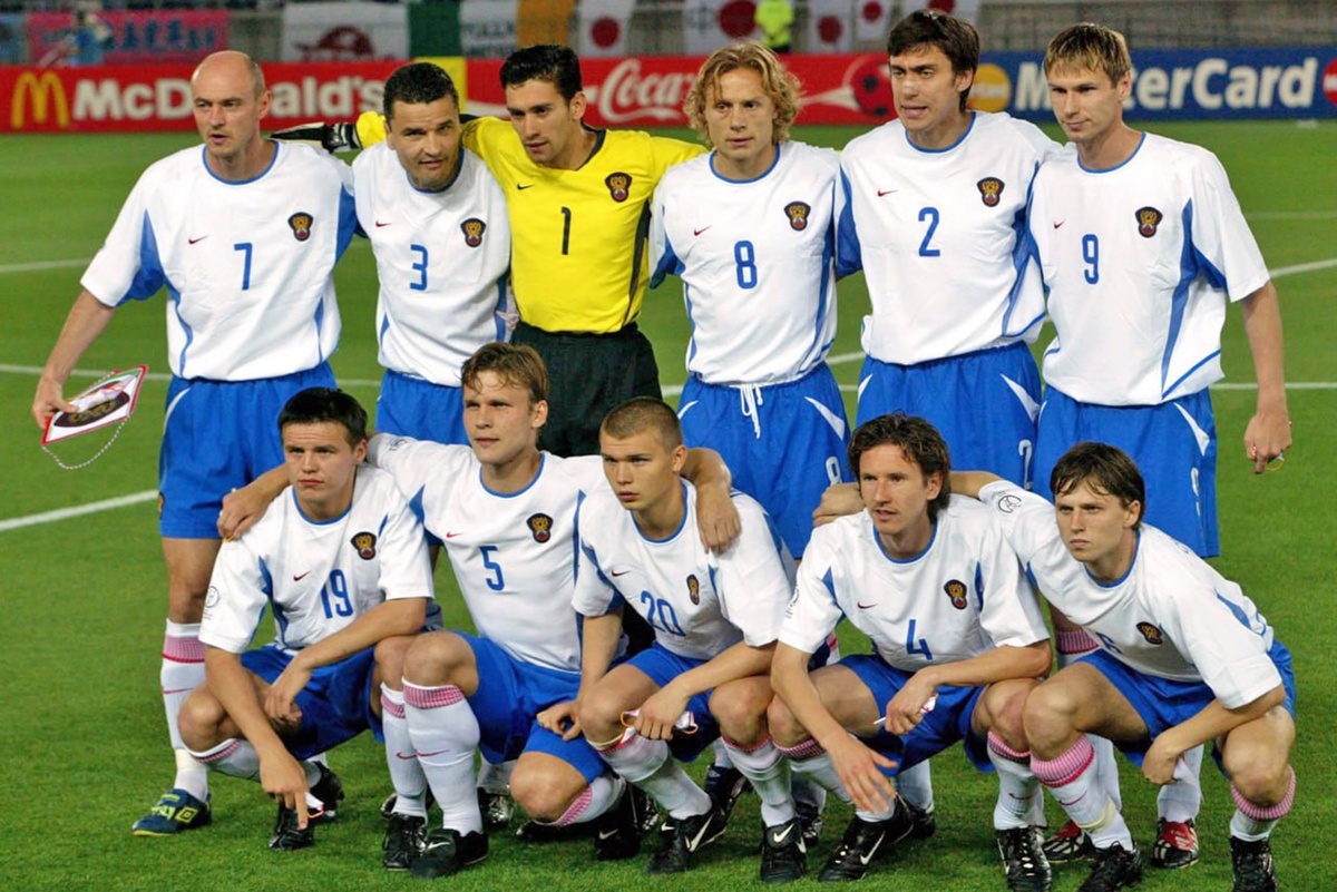    Сборная России на чемпионате мира-2002. Соломатин второй слева в нижнем ряду./Предоставлено Андреем Соломатиным