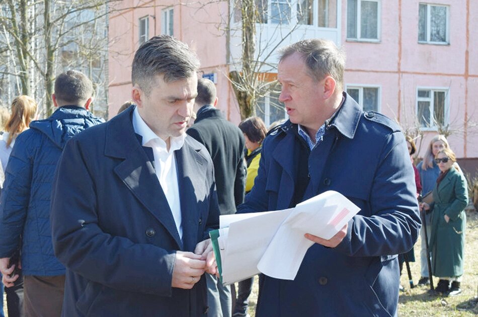    Станислав Воскресенский поручил Александру Шаботинскому подготовить план проекта «Улицы Победы». Фото: администрация Иванова