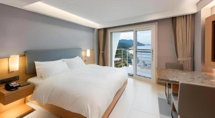    14 фото круизного лайнера, который получил новую жизнь, превратившись в отель