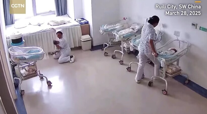    Медсестры защищают новорожденных детей во время землетрясения