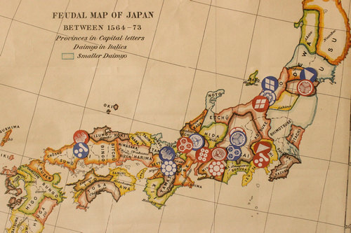 Карта Японии с монами (гербами) кланов, управлявших провинциями в период 1564-1573гг.