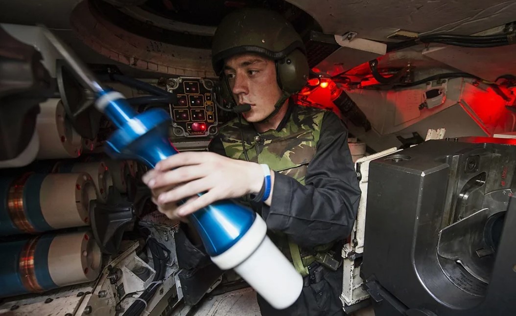 Заряжающий Челленджера (tvc.ru)