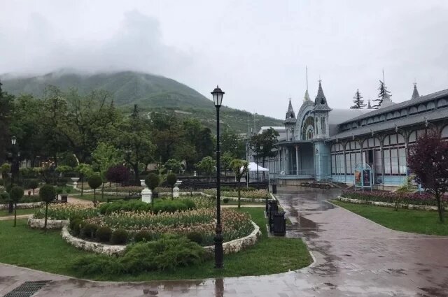    Какие пять гор дали название Пятигорску?