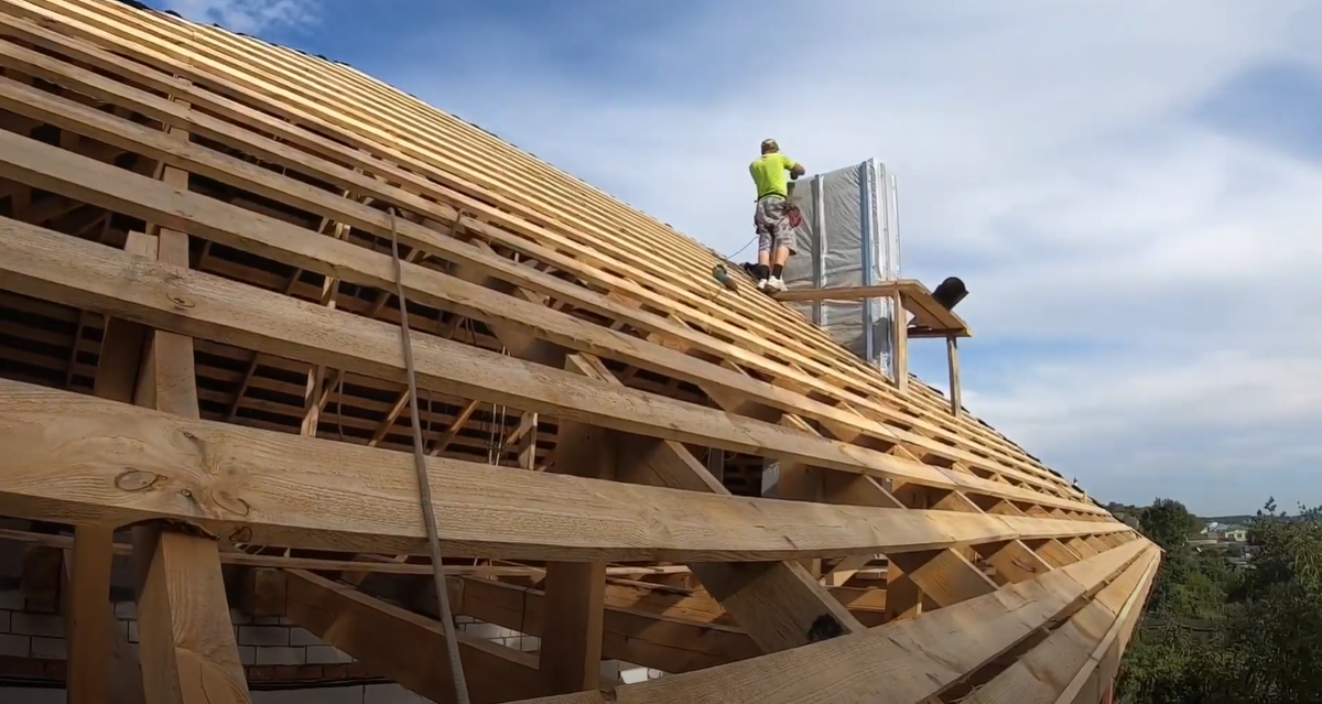 Вальмовая крыша: Экспертное руководство по монтажу и расчету от "МОСБЛОК" 