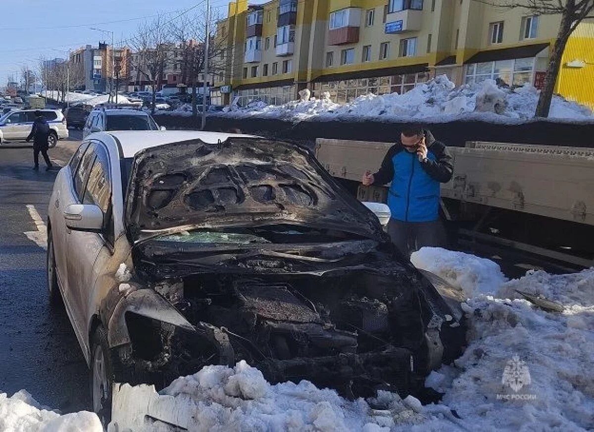    В столице Камчатки на улице 50 лет Октября загорелся автомобиль