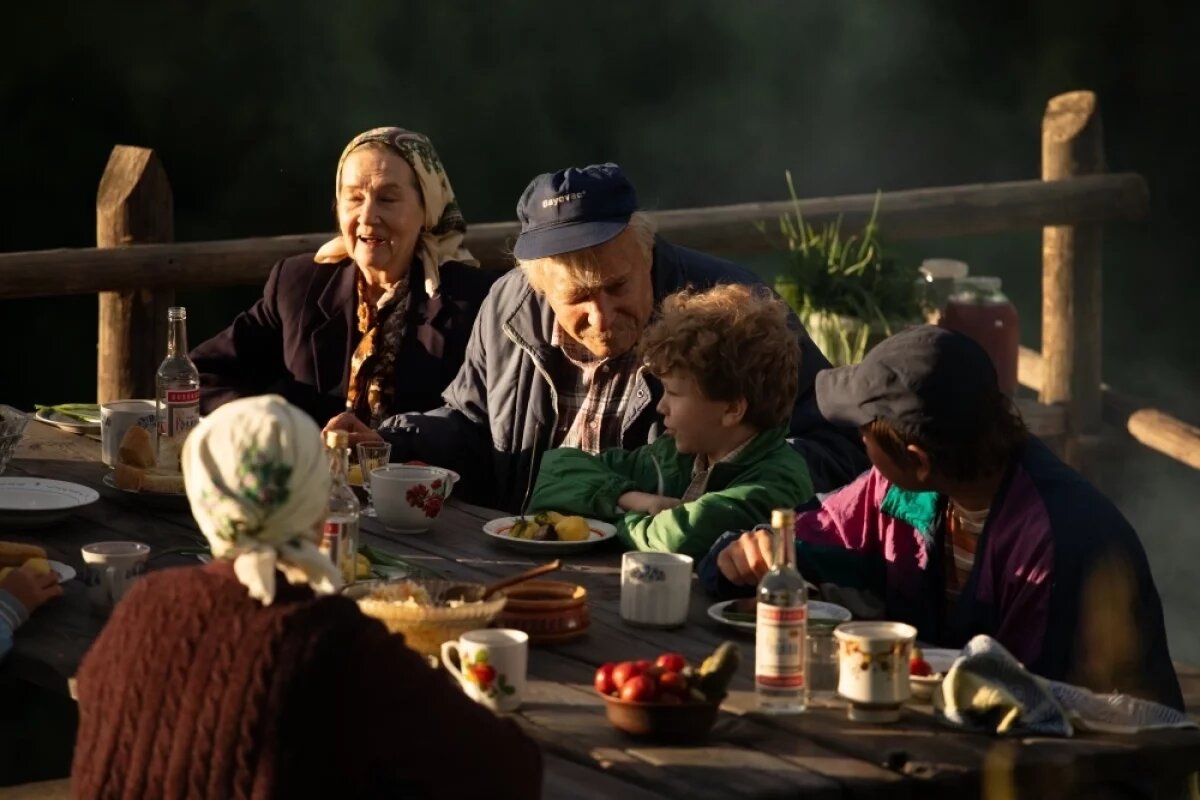    Суровый фронтовик приютил на лето внука, родители которого решили развестись.