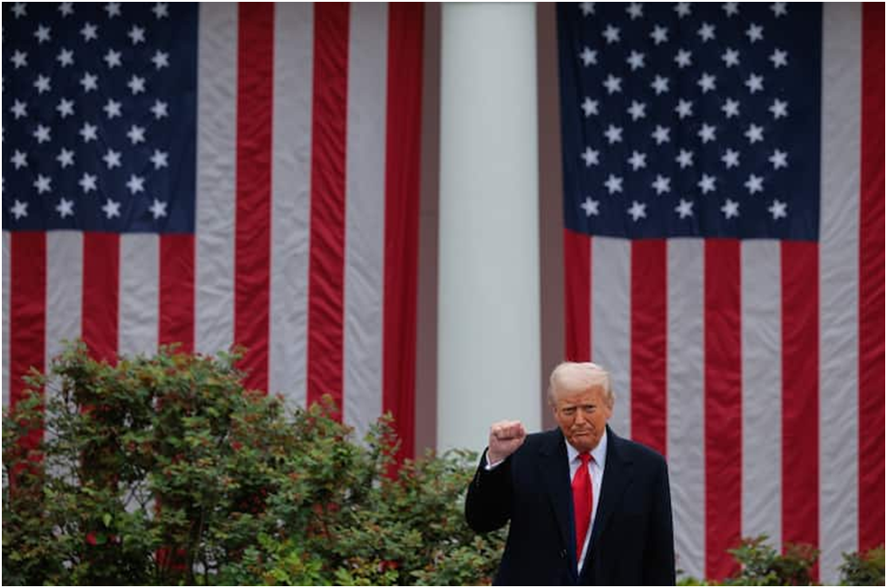 Советники президента из кожи вон лезут, пытаясь оправдать тарифный маразм.
8 апреля 2025 года в 7:00 утра по восточному поясному времени