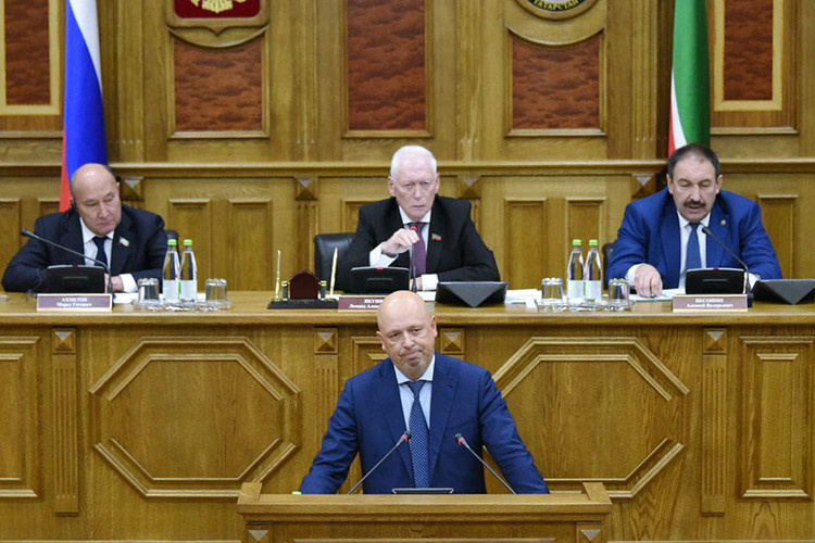    Сергей Карпухин: «Когда вводили НДС для «упрощенцев», многие нюансы просто не были продуманы. И на наш взгляд, просто не учли того, что по общим правилам НДС облагается не только реализация, но есть еще и другие объекты, которые попадают под обложение».   
Фото: gossov.tatarstan.ru