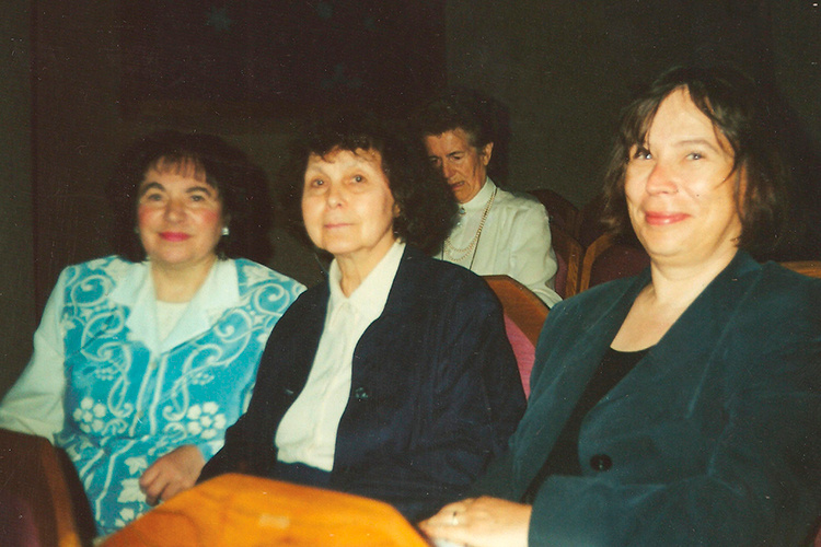    Валентина Холопова, София Губайдулина и Доротея Редепеннинг.   
Фото предоставлено Валентиной Холоповой