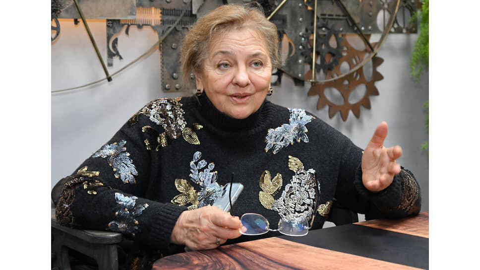 Мария Зверева, вице-президент Международного фестиваля кинематографических дебютов «Дух огня», во время интервью
Фото: Ирина Бужор, Коммерсантъ
