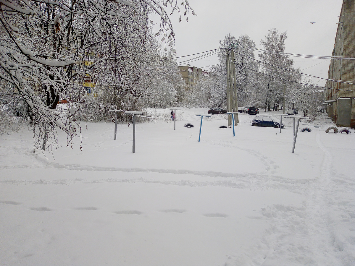 Вот так сейчас выглядит наш двор