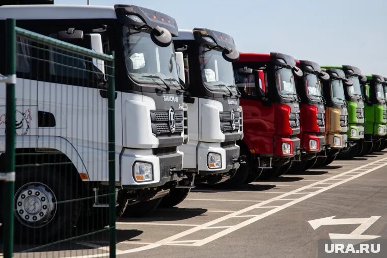 Грузовики Shacman оказались под запретом из-за жалобы челябинца. Фото: Илья Московец © URA.RU