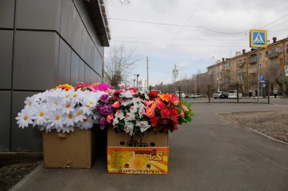    Места продажи цветов и венков к «Радонице» определили в Чите
